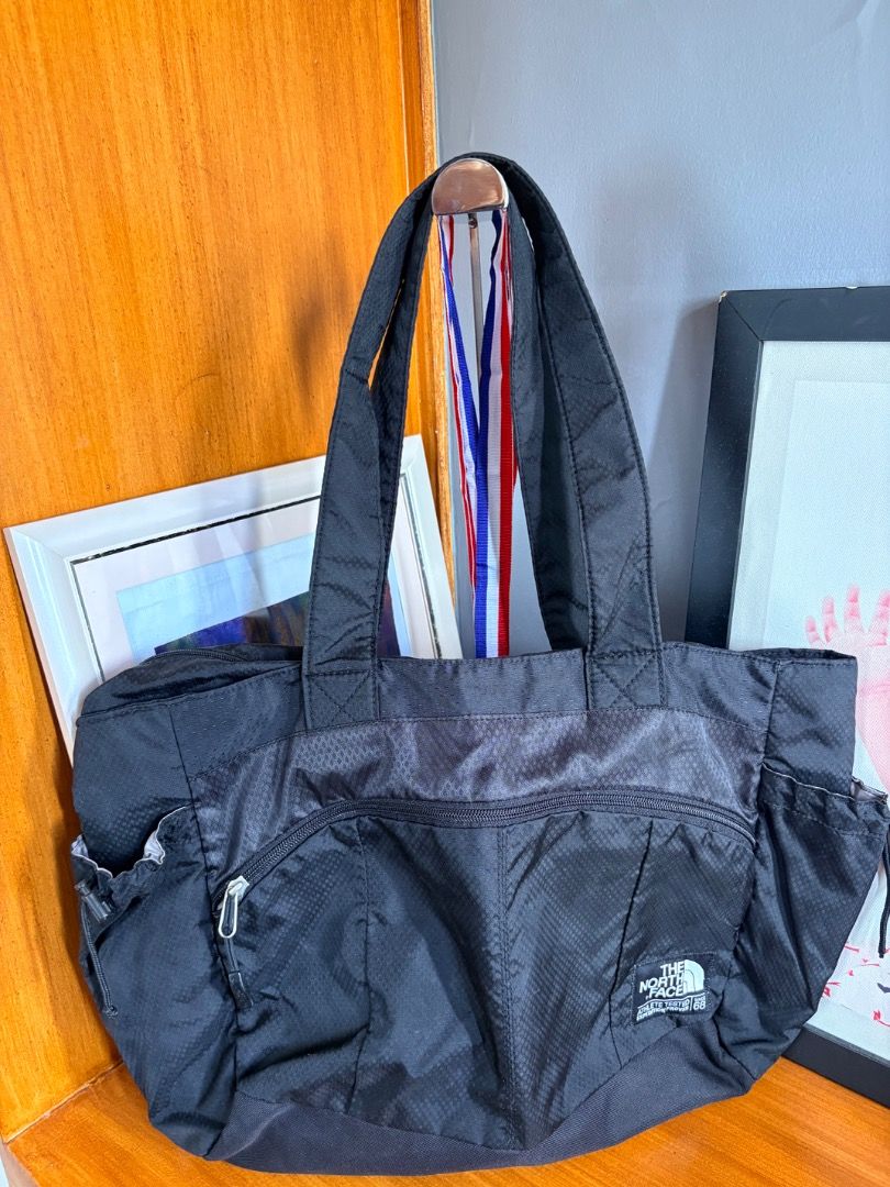 Auth North Face bag (Category: Luxury Bags & Wallets) located in Binan City. Submitted by magaebae0481790 (Listing ID 1468755906, Image 1). Description: .