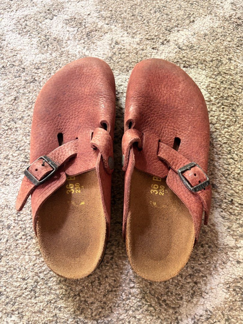 Auth Preloved Birkenstock Clogs (Category: Slippers and slides) located in Paranaque City. Submitted by silentstone.dolphin (Listing ID 1468926183, Image 2). Description: Nubuck Leather.. Visible Print.. Brass Buckle.. Size 36N.. Clean&Ready to Wear✅ Super Nice in Actual😍.