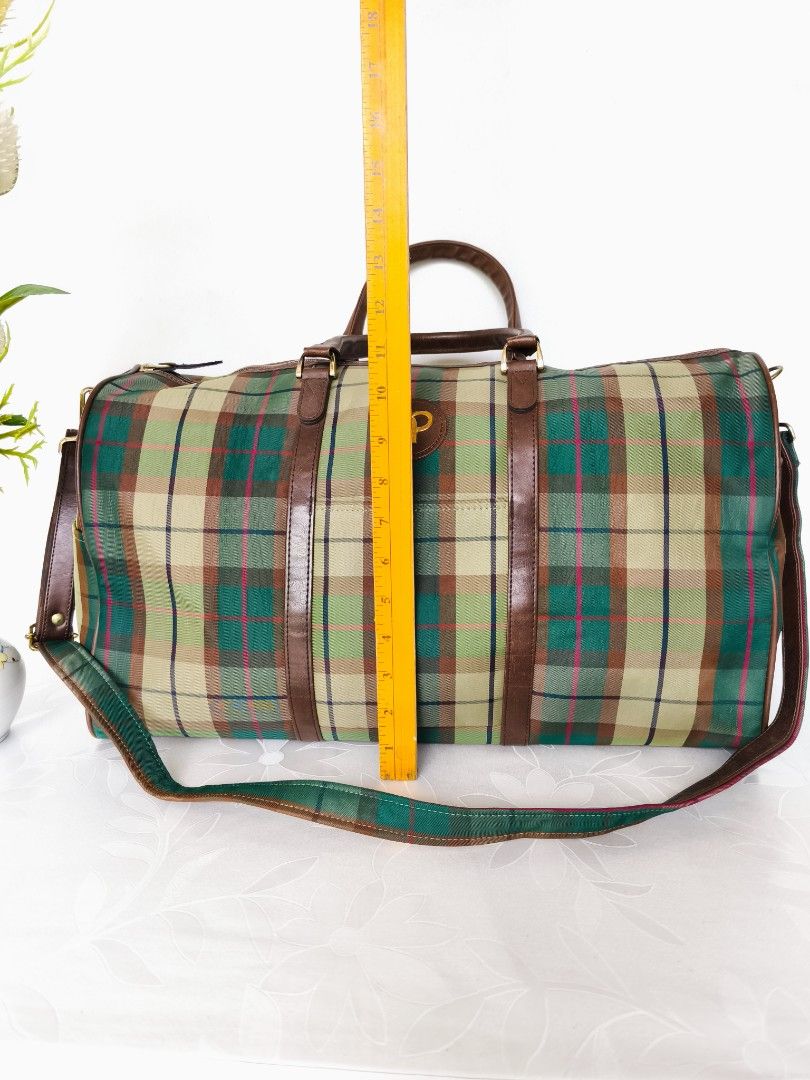 authentic Arnold Palmer vintage plaid duffel bag (Category: Cross-body Bags) located in Valenzuela. Submitted by sakura_japan_surplus (Listing ID 1468722929, Image 2). Description: 🌸 Sakura Japan Surplus | Preloved Bags from Japan 🌸 Good bags find good homes! ✨ Upgrade your travel style with this authentic Arnold Palmer vintage plaid duffel bag! Sourced directly from Japan, this iconic piece blends classic preppy aesthetic with practical functi