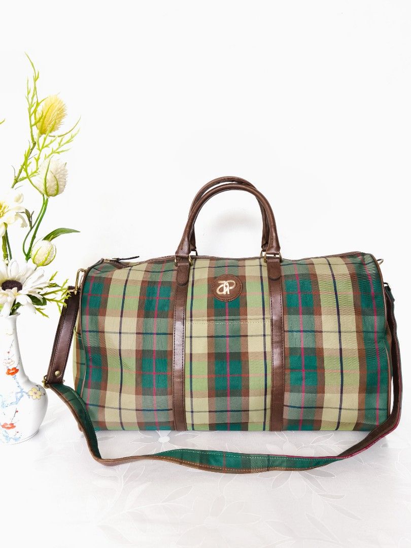 authentic Arnold Palmer vintage plaid duffel bag (Category: Cross-body Bags) located in Valenzuela. Submitted by sakura_japan_surplus (Listing ID 1468722929, Image 1). Description: 🌸 Sakura Japan Surplus | Preloved Bags from Japan 🌸 Good bags find good homes! ✨ Upgrade your travel style with this authentic Arnold Palmer vintage plaid duffel bag! Sourced directly from Japan, this iconic piece blends classic preppy aesthetic with practical functi