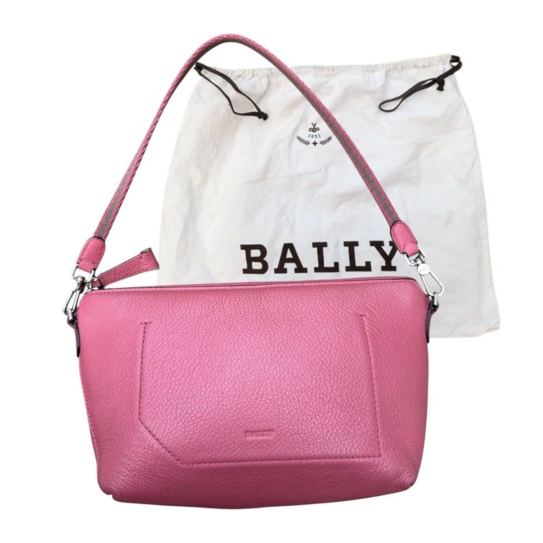 Authentic BALLY (Category: Shoulder Bags) located in San Fabian. Submitted by rei_aniels (Listing ID 1468757385, Image 2). Description: Authentic BALLY Like new Kili Bag With dustbag Coded Genuine leather Kasya long wallet .