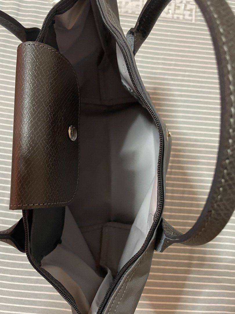 Authentic brandnew top hndle long champ (Category: Luxury Bags & Wallets) located in Caloocan City. Submitted by prelovedbybets (Listing ID 1468776014, Image 2). Description: Small size top hndle authentic brand new long chmp Rfs decluttering .