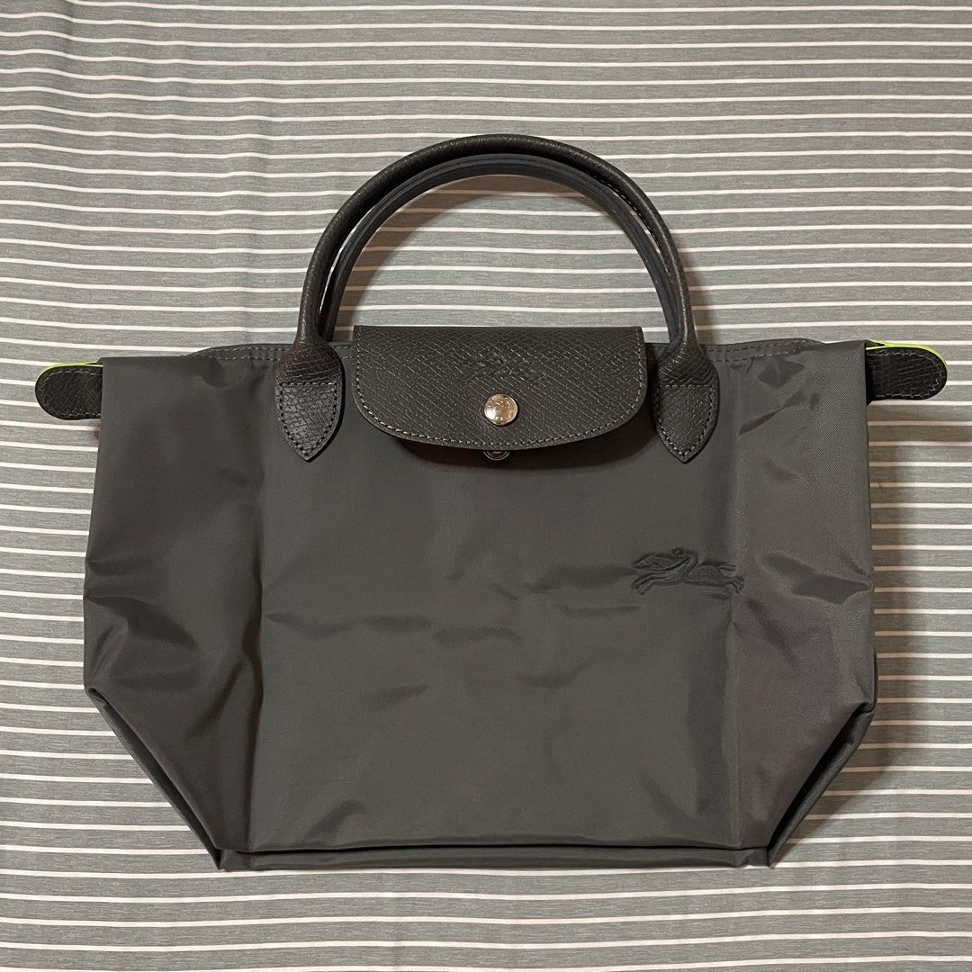 Authentic brandnew top hndle long champ (Category: Luxury Bags & Wallets) located in Caloocan City. Submitted by prelovedbybets (Listing ID 1468776014, Image 1). Description: Small size top hndle authentic brand new long chmp Rfs decluttering .
