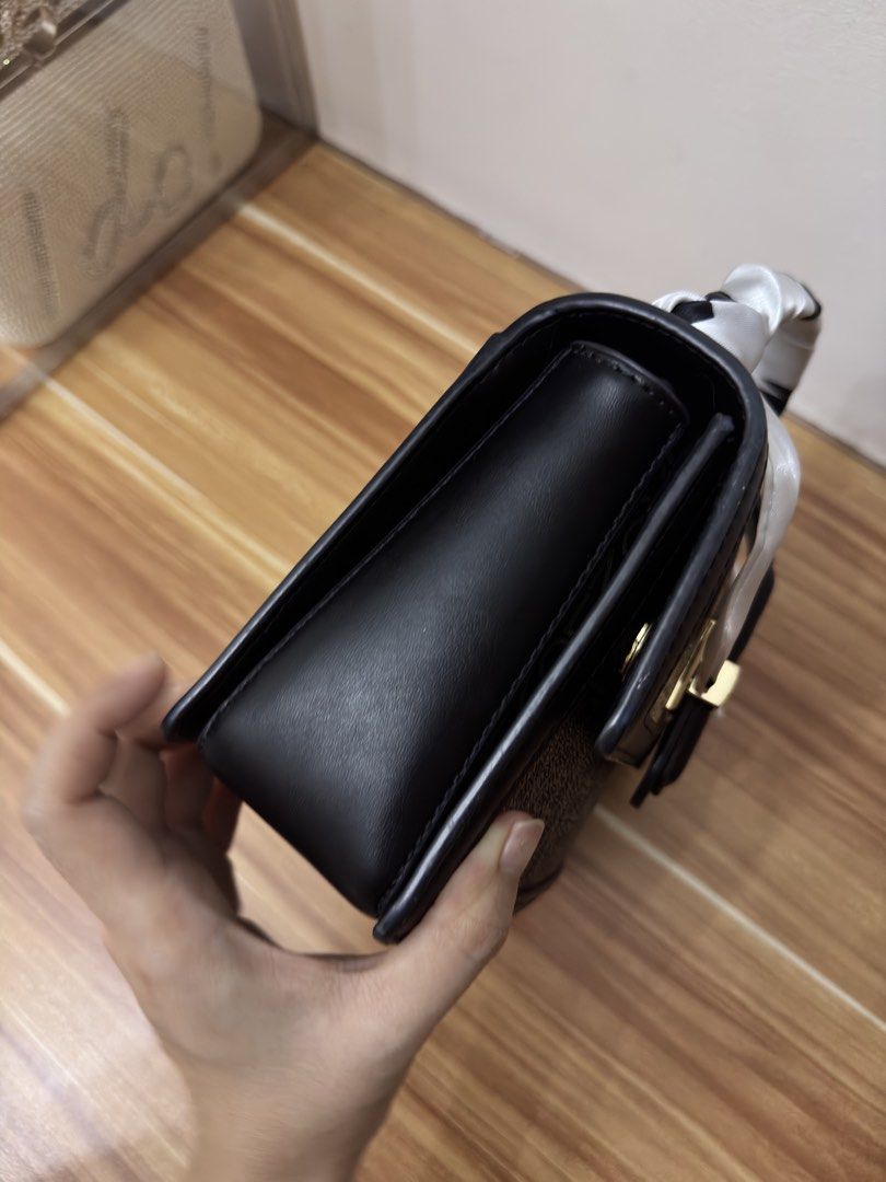 AUTHENTIC CLN Hand bag (Category: Shoulder Bags) located in Mexico. Submitted by alexacarts (Listing ID 1468916523, Image 3). Description: .