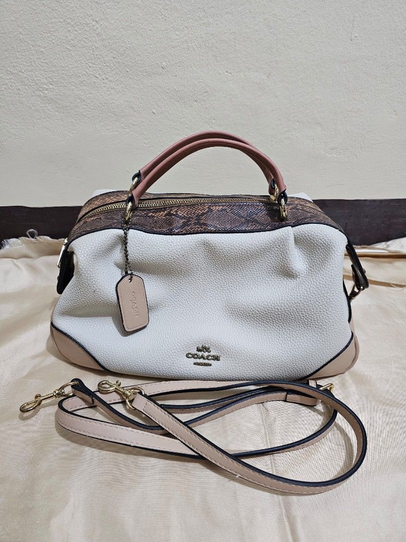 authentic coach lane satchel (Category: Luxury Bags & Wallets) located in Caloocan City. Submitted by hy4mii (Listing ID 1468921873, Image 1). Description: .