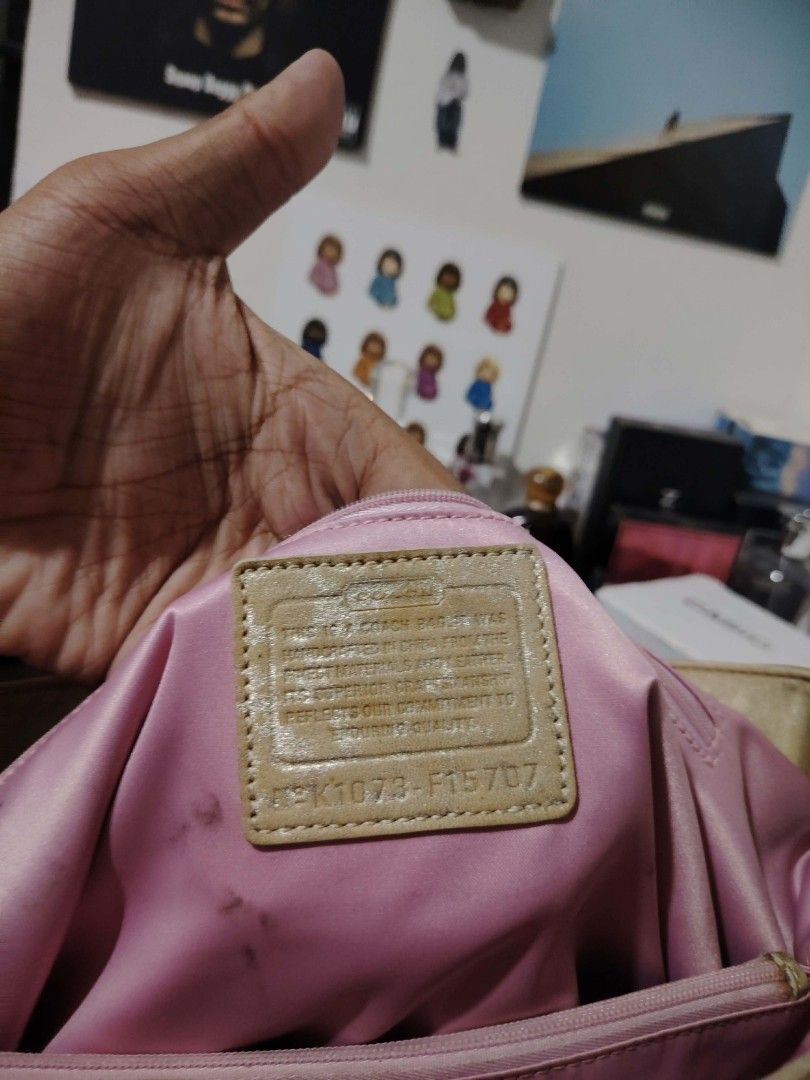 Authentic Coach Leather Bag (Category: Luxury Bags & Wallets) located in Caloocan City. Submitted by joksgallery (Listing ID 1468837493, Image 3). Description: nag ffade na po leather.