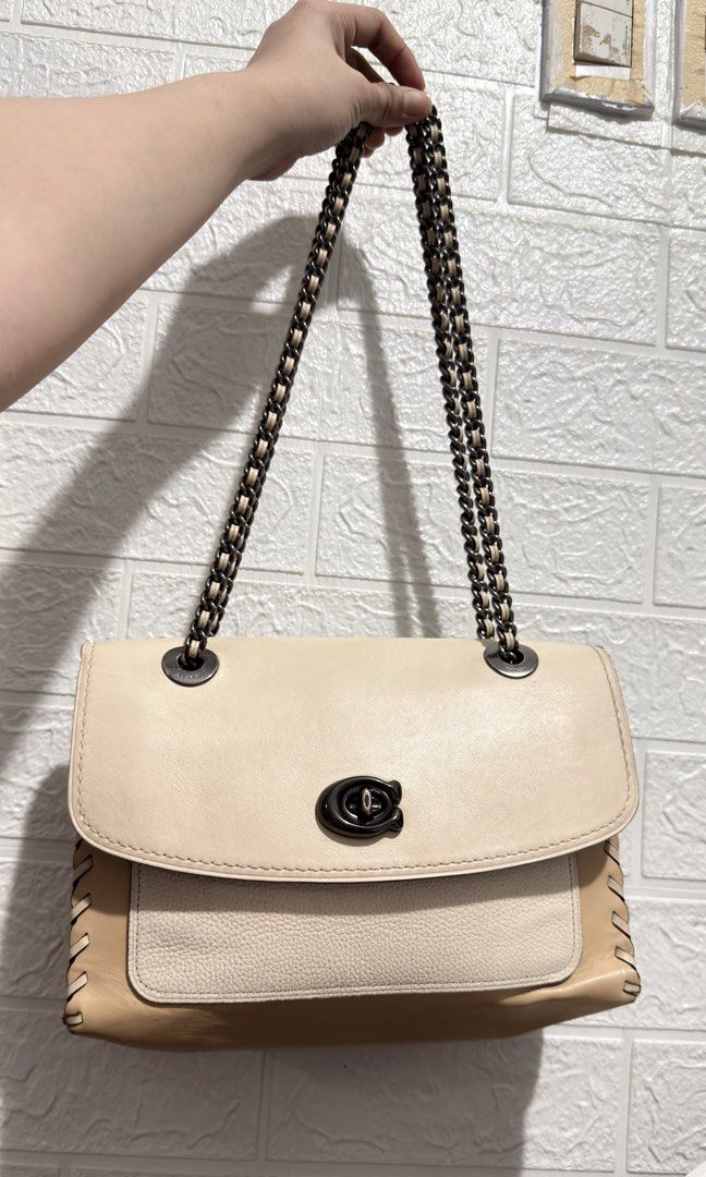 💯AUTHENTIC COACH PARKER WITH WHIPSTITCH 69614 (Category: Luxury Bags & Wallets) located in Daraga. Submitted by jasmor (Listing ID 1468719962, Image 1). Description: 🎀AUTHENTIC PRELOVED 🎀made in Vietnam (white tag removed) 🎀no peeling the body 🎀exterior refined calf & pebbled leather 🎀velvety suede micro-fabric interior 🎀gunmetal hardware 📌only flaw: peeled creed PERFECT FOR PERSONAL USE ₱5-12k pa preloved neto sa iba ✔️onhand 📦J&T couri