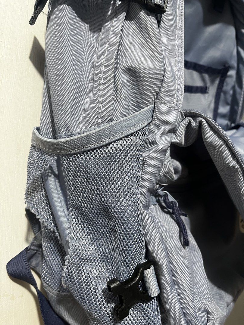 AUTHENTIC CONVERSE BACKPACK (Category: Backpacks) located in Manila. Submitted by girlydy (Listing ID 1468832659, Image 2). Description: .