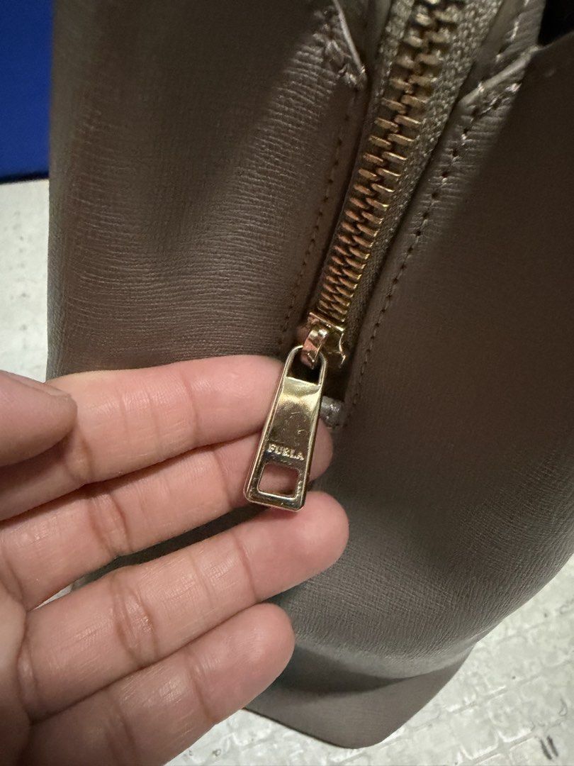 Authentic FURLA shoulder bag (Category: Shoulder Bags) located in Pateros City. Submitted by celle0619 (Listing ID 1468824407, Image 3). Description: Guaranteed Authentic with Loads of compartments .