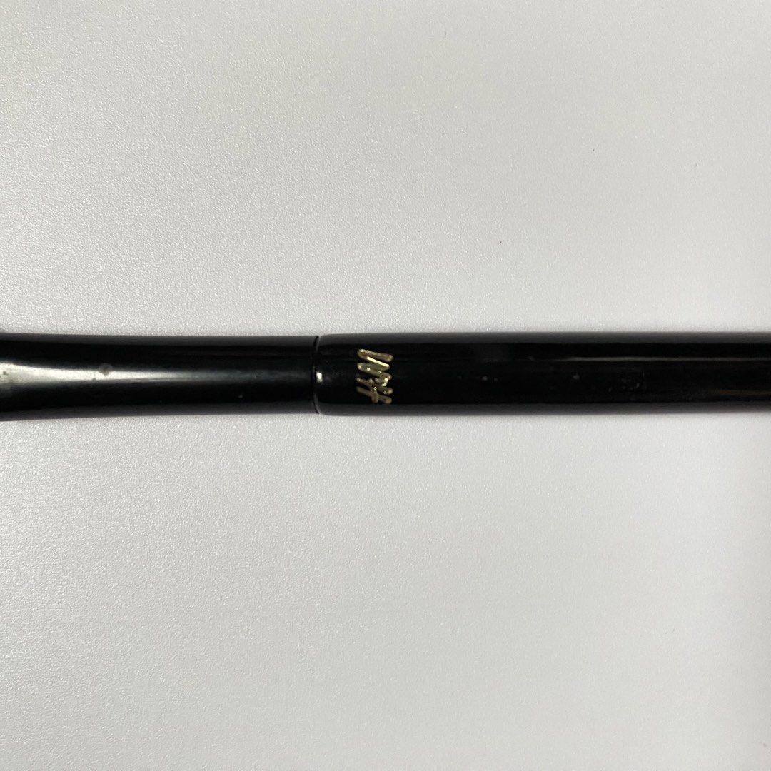 [AUTHENTIC] H&M Beauty Eye Shadow Brush (Category: Makeup) located in Midsayap. Submitted by someones_attic (Listing ID 1468889968, Image 2). Description: ⤿contents: 1 eye shadow brush (flat shader / blending) 💯 guaranteed authentic from Qatar cargo box 🇶🇦.
