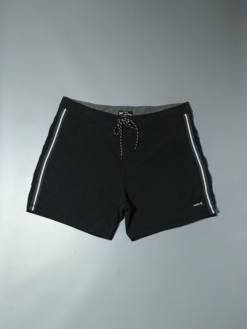 AUTHENTIC HURLEY PANTOM BOARDSHORT 3POCKETS (Category: Swim Trunks & Board Shorts) located in Cebu City. Submitted by kramarklegitseller_2022 (Listing ID 1468812979, Image 2). Description: HURLEY PANTOM BOARDSHORT ‼️4 WAY STRETCH ‼️ SIZE "34 LENGTH "15 (ABOVE THE KNEE) EXCELLENT CONDITION 9.7/10 COLORATE NO ISSUE NEED WASH 950+ SF CEBU LOCATION 📍 CAN SHIP NATIONWIDE 🚢🛫.