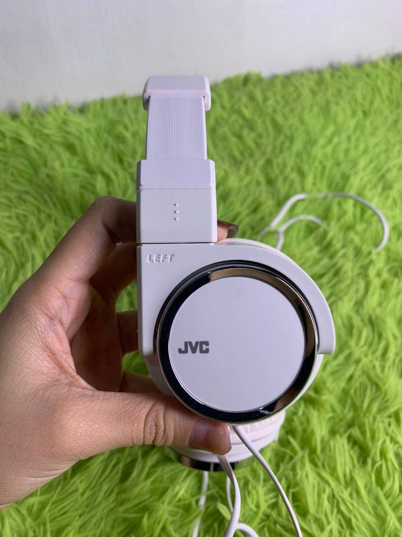 Authentic JVC Wired On-Ear Headphones – White (Category: Headphones & Headsets) located in Manila. Submitted by nicanicss (Listing ID 1468877061, Image 3). Description: Authentic JVC Wired On-Ear Headphones – White ✔️ Authentic JVC brand ✔️ 100% Working condition ✔️ Standard 3.5mm audio jack ✔️ Soft, comfortable ear cushions ✔️ Foldable and adjustable headband design ₱999.