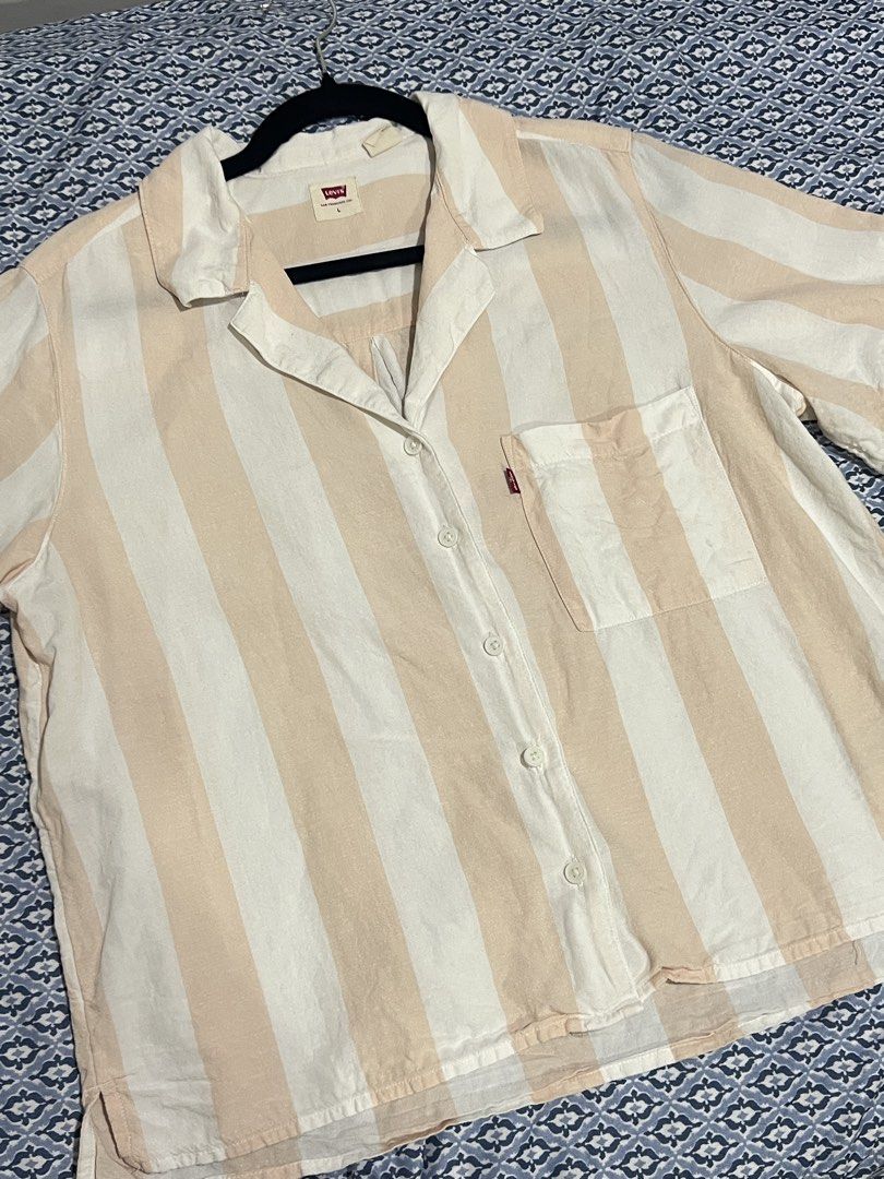 Authentic Levi’s Joyce Short Sleeve Resort Shirt (Category: Blouses) located in Makati City. Submitted by anda.a (Listing ID 1468831723, Image 3). Description: .