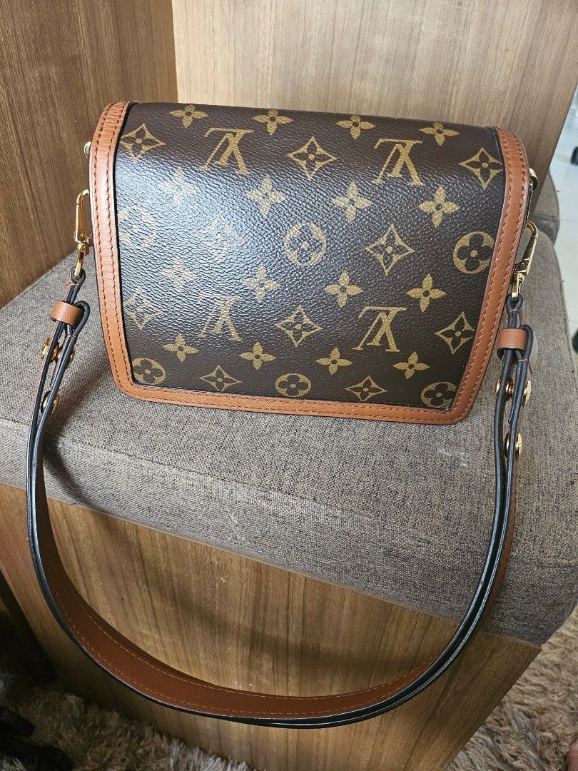 Authentic Louis Vuitton Dauphine Mini Size (Category: Luxury Bags & Wallets) located in Antipolo. Submitted by frostymmer (Listing ID 1468826228, Image 2). Description: Authentic Louis Vuitton Dauphine Mini Size With dustbag In good condition with minor signs of usage.