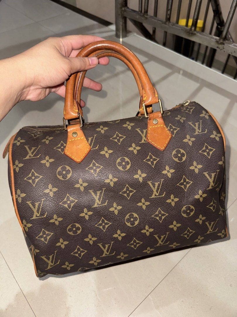 Authentic Louis Vuitton Monogram Speedy Handbag (Category: Luxury Bags & Wallets) located in Cebu City. Submitted by latendacebu (Listing ID 1468773553, Image 1). Description: - Classic monogram canvas pattern with premium brown leather trim - Elegant golden hardware and included side padlock - Iconic top handle style with secure top zipper closure - Traditional doctor bag silhouette offering a spacious interior - Authentic 'Made in France' stamp