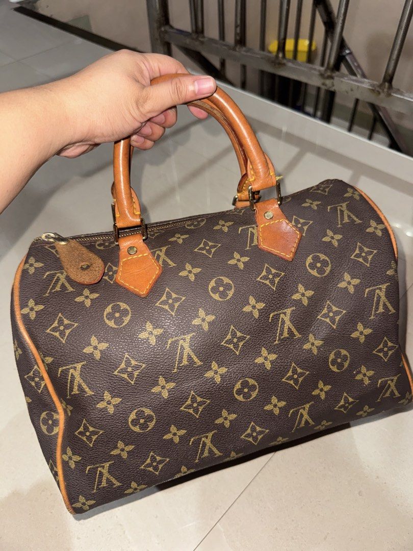 Authentic Louis Vuitton Monogram Speedy Handbag (Category: Luxury Bags & Wallets) located in Cebu City. Submitted by latendacebu (Listing ID 1468773553, Image 3). Description: - Classic monogram canvas pattern with premium brown leather trim - Elegant golden hardware and included side padlock - Iconic top handle style with secure top zipper closure - Traditional doctor bag silhouette offering a spacious interior - Authentic 'Made in France' stamp