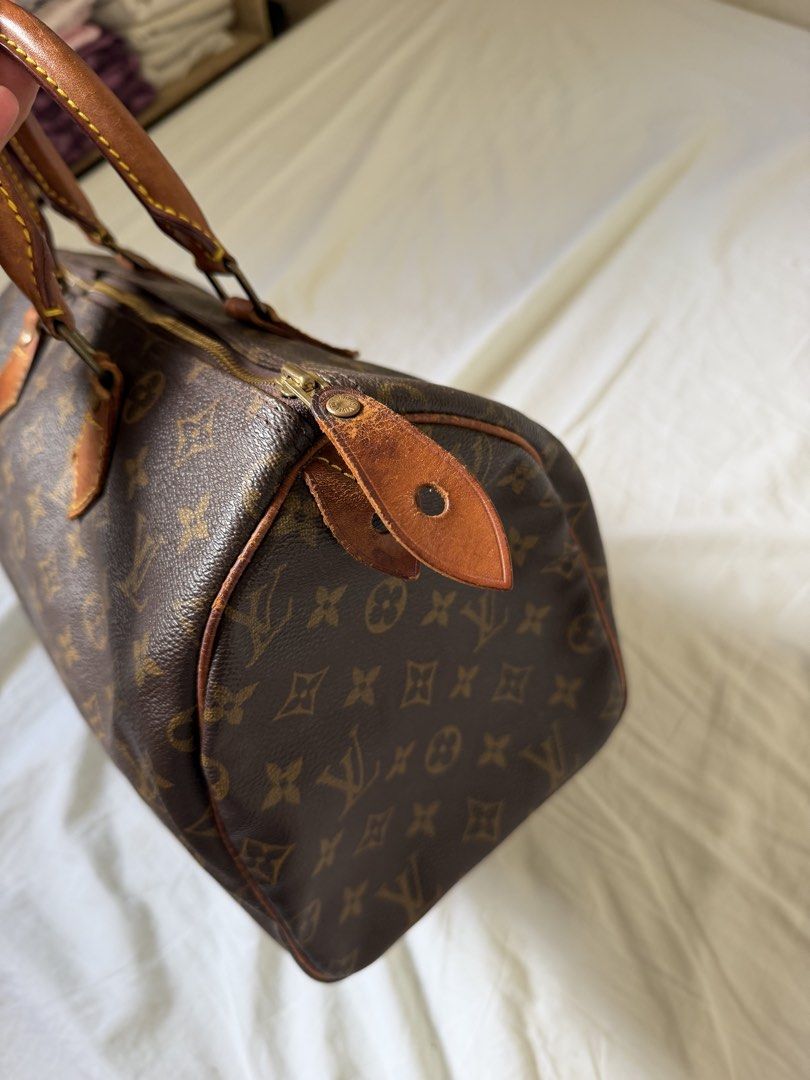 Authentic LV Speedy Monogram 30 (Category: Luxury Bags & Wallets) located in Mexico. Submitted by luxurybyeuphy (Listing ID 1468733687, Image 3). Description: Authentic LV Speedy Monogram 30 In good condition No cracks canvas No open pipings Clean inside Bag only No other inclusion.