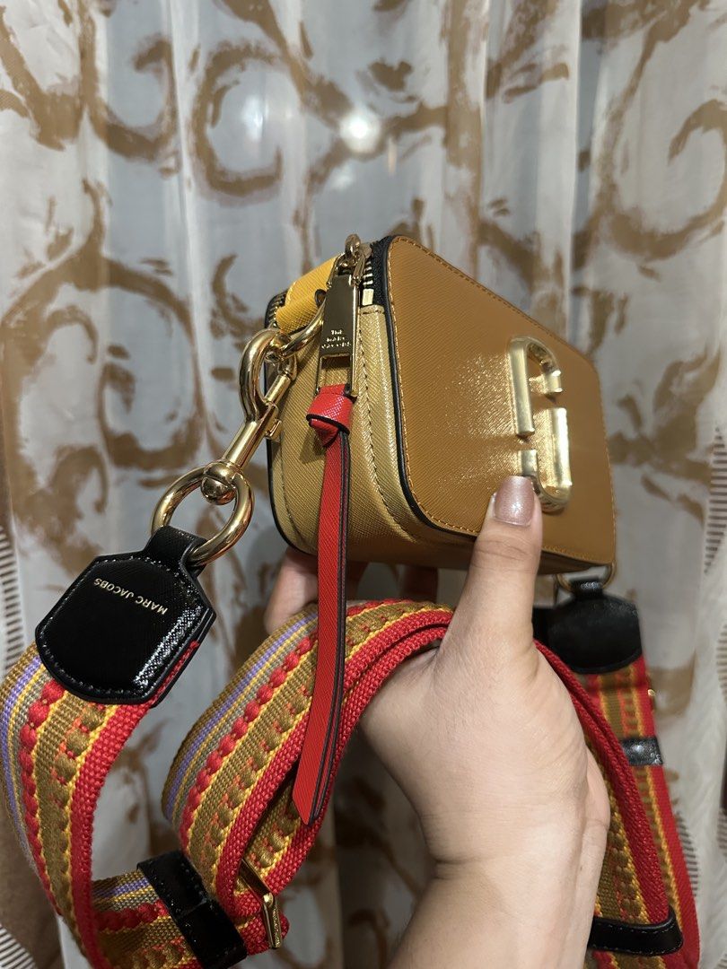 AUTHENTIC MARC JACOBS SNAPSHOT (Category: Cross-body Bags) located in Manila. Submitted by tianasmom (Listing ID 1468916863, Image 3). Description: THIS IS BRAND NEW UNUSED 🇯🇵 BOUGHT IN JAPAN WITH DUSTBAG, CARECARD AND TAG.