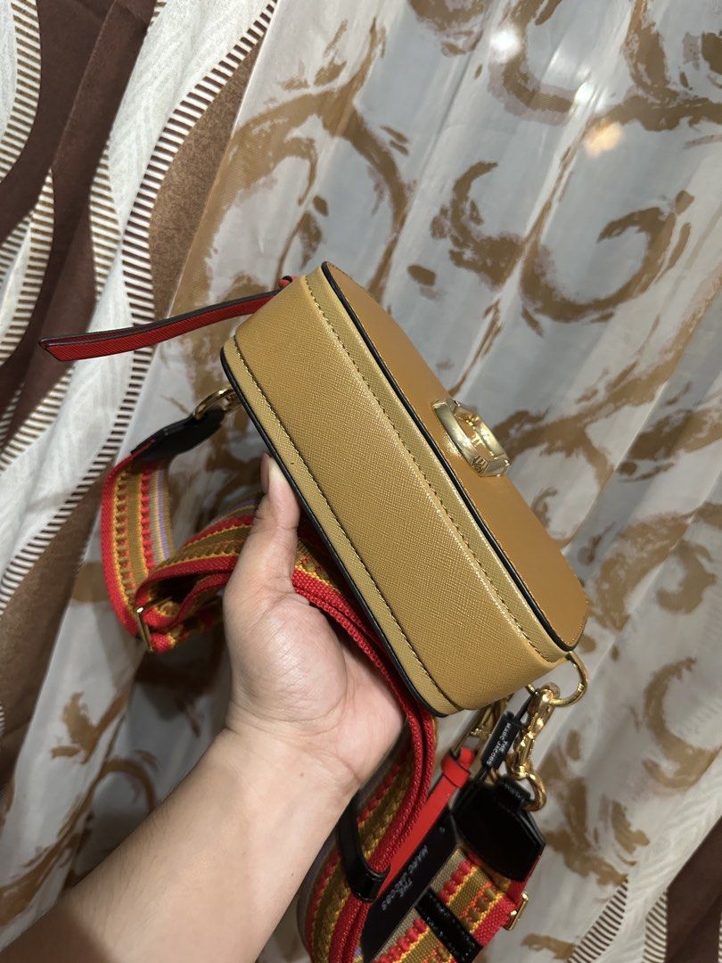 AUTHENTIC MARC JACOBS SNAPSHOT (Category: Cross-body Bags) located in Manila. Submitted by tianasmom (Listing ID 1468916863, Image 2). Description: THIS IS BRAND NEW UNUSED 🇯🇵 BOUGHT IN JAPAN WITH DUSTBAG, CARECARD AND TAG.