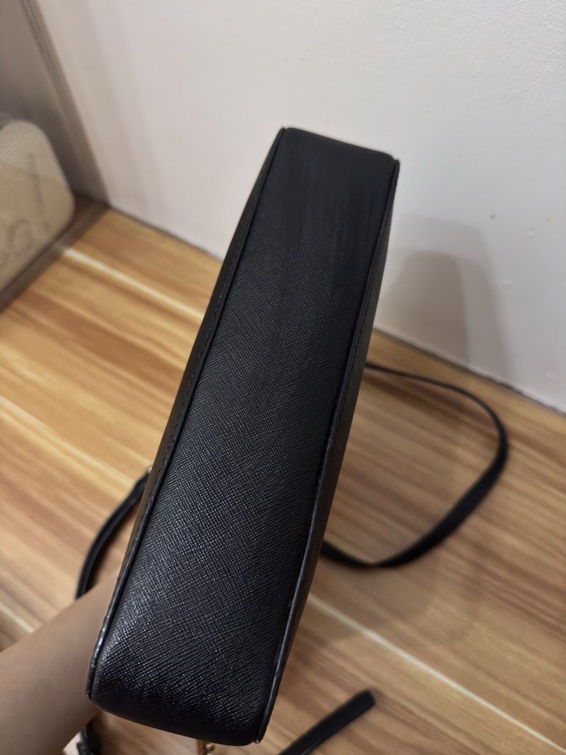 AUTHENTIC MK Bag (Category: Cross-body Bags) located in Mexico. Submitted by itsmealexa (Listing ID 1468916383, Image 2). Description: .