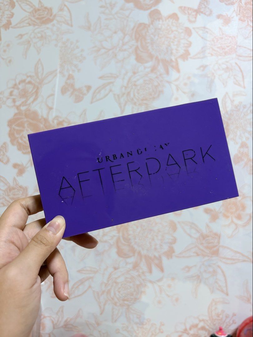 AUTHENTIC Urban Decay After Dark Eyeshadow Palette (2017) (Category: Makeup) located in Guiguinto. Submitted by octowbr (Listing ID 1468735437, Image 1). Description: .