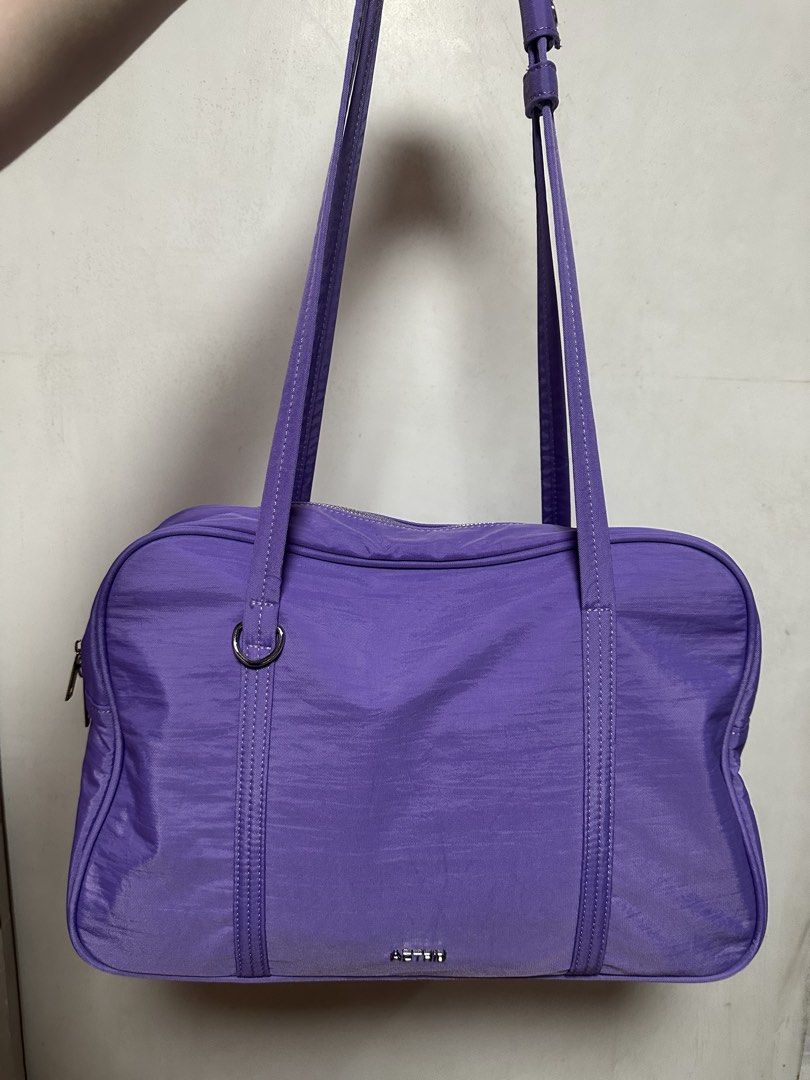 AZTRID boston air (Category: Shoulder Bags) located in Malabon City. Submitted by rraff98 (Listing ID 1468844740, Image 1). Description: Never been used Kaka receive ko lang Not my style .