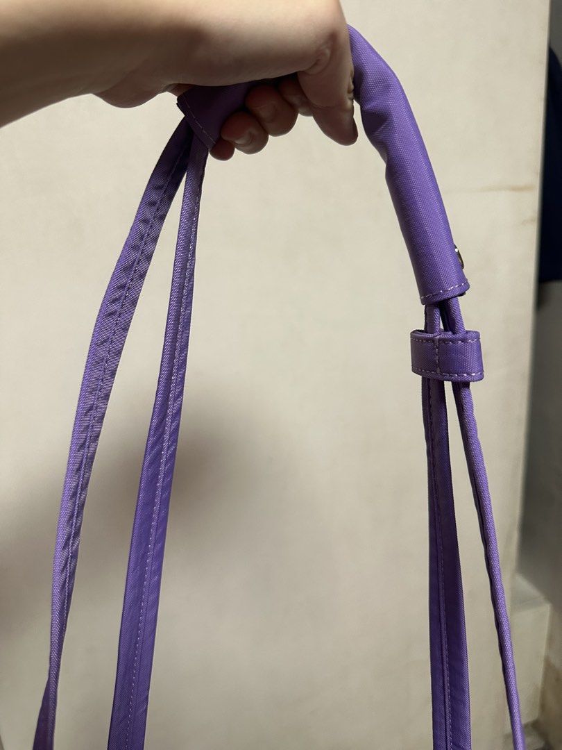 AZTRID boston air (Category: Shoulder Bags) located in Malabon City. Submitted by rraff98 (Listing ID 1468844740, Image 3). Description: Never been used Kaka receive ko lang Not my style .