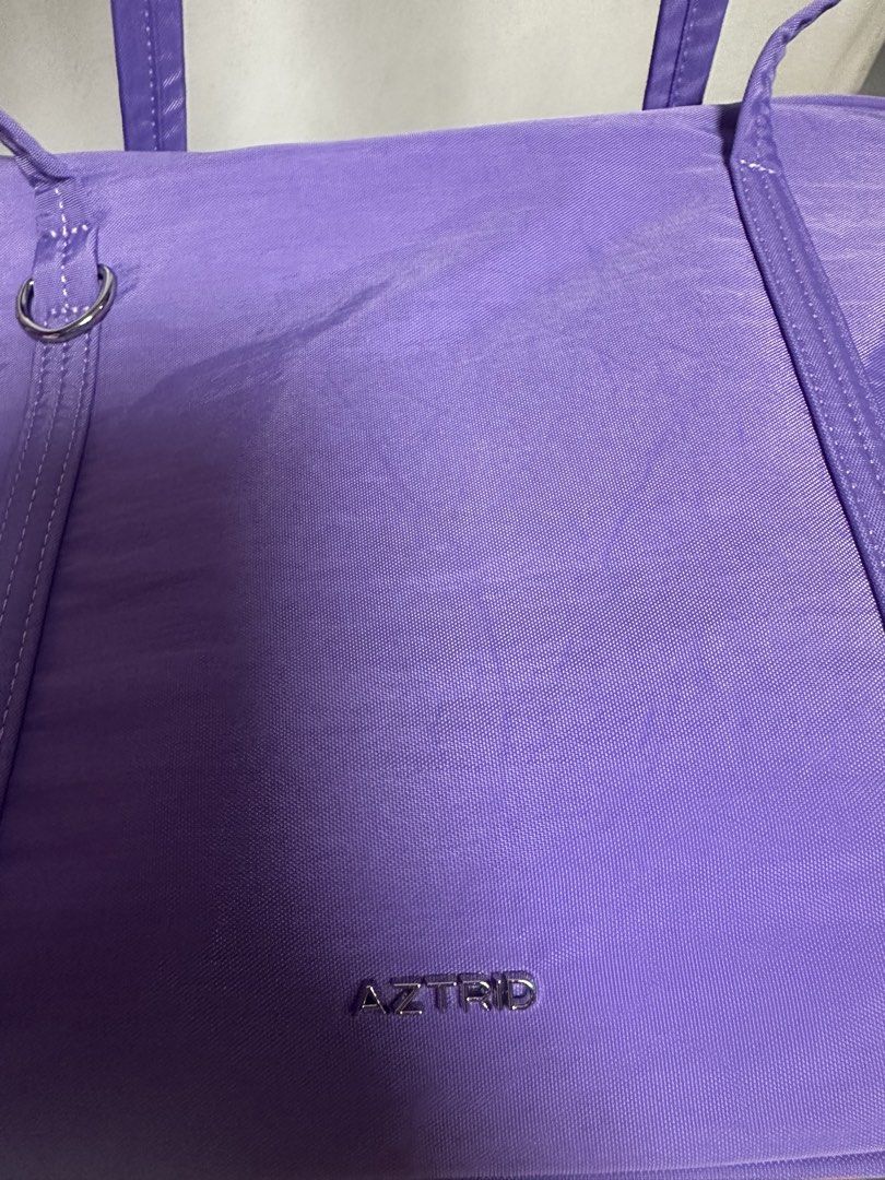 AZTRID boston air (Category: Shoulder Bags) located in Malabon City. Submitted by rraff98 (Listing ID 1468844740, Image 2). Description: Never been used Kaka receive ko lang Not my style .
