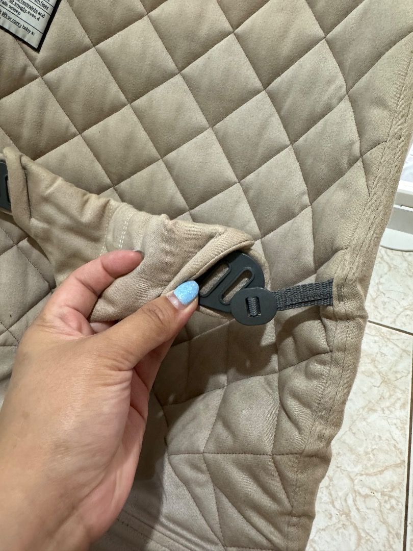 BabyBjorn (Category: Kids Tables & Chairs) located in Caloocan City. Submitted by katbosanto49103 (Listing ID 1468784232, Image 3). Description: BabyBjorn Shipping costs to be shouldered by the buyer.