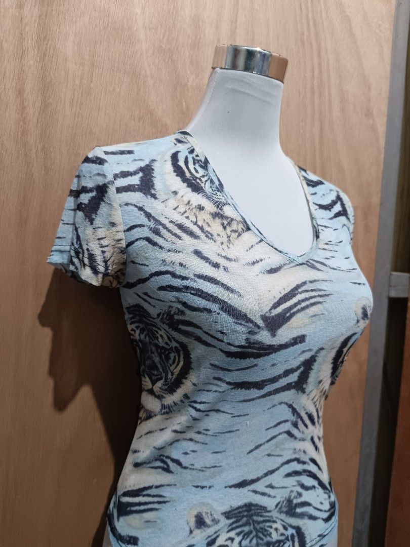 Bajter y2k mesh top (Category: Shirts) located in Davao. Submitted by mln-boutique (Listing ID 1468844720, Image 2). Description: size - m issue - scratch.