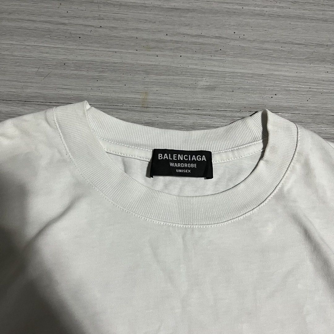 BALENCIAGA (Category: Luxury Apparel) located in Iloilo. Submitted by thrift2cali (Listing ID 1468719833, Image 3). Description: ITEM NAME: B ÂLENCIA ĞA DIMES: 21 / 27 SIZE: M - L CONDITION: EXCELLENT ISSUE: NONE COLOR MAY VARY DUE TO LIGHTING - ADD SF OUTSIDE ILL CITY!.