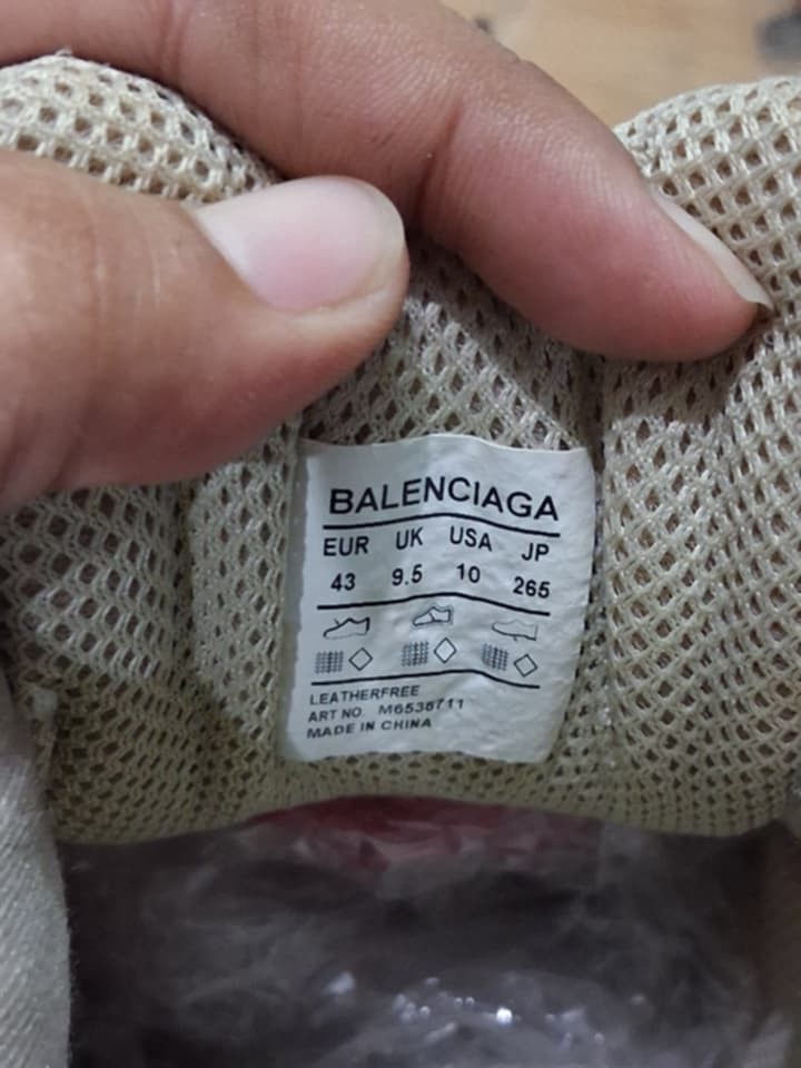Balenciaga (Category: Boots) located in Koronadal. Submitted by glads08089 (Listing ID 1468838784, Image 3). Description: balenciaga defender size 43.