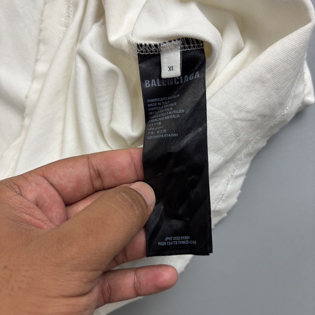 BALENCIAGA (Category: Tshirts & Polo Shirts ) located in Taguig. Submitted by phil_thriftz (Listing ID 1468868071, Image 3). Description: DIMENSIONS: 25x30 ISSUE: no hard tag, need wash COLOR RATE: 9.8/10 CONDITION: Excellent condition .
