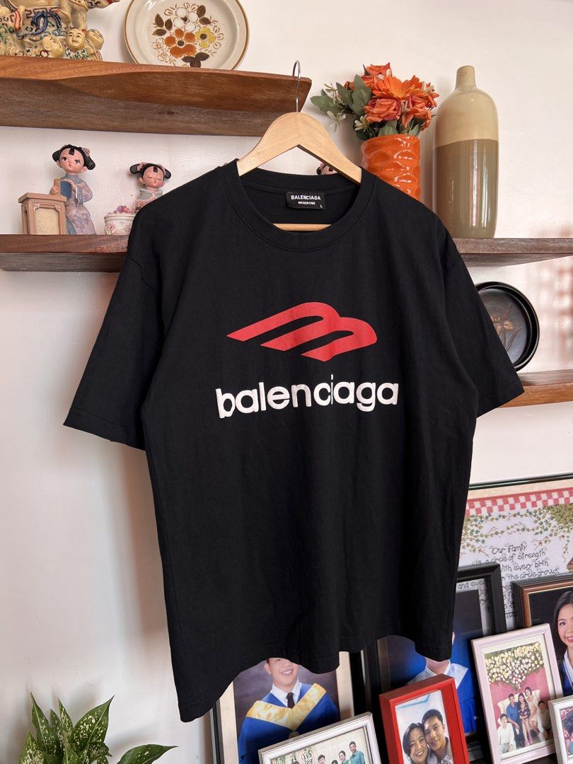 BALENCIAGA (Category: Luxury Apparel) located in Solano. Submitted by aljoners (Listing ID 1468876273, Image 3). Description: .