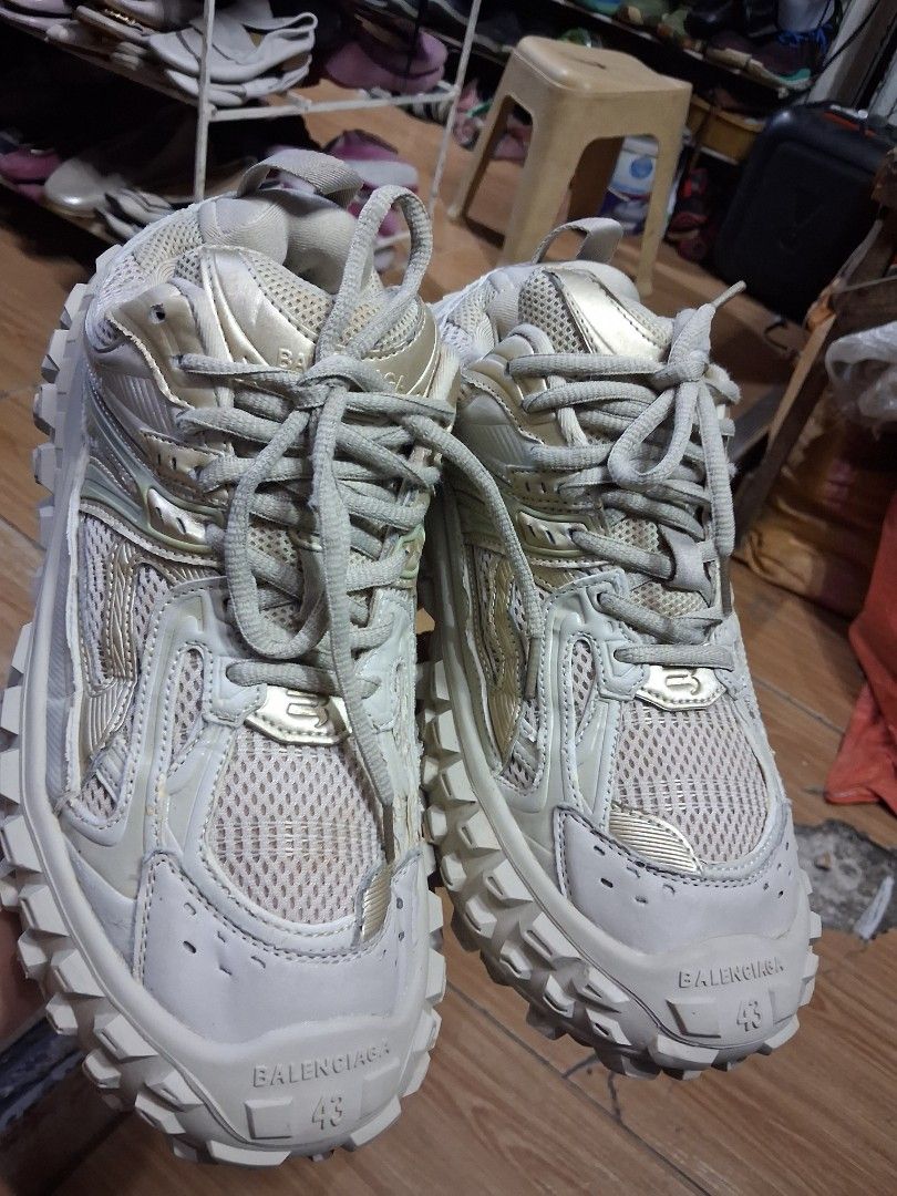 Balenciaga Defender (Category: Sneakers & Footwear) located in Koronadal. Submitted by glai1992 (Listing ID 1468806020, Image 3). Description: Balenciaga defender size 43.