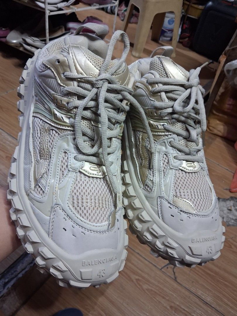 Balenciaga Defender (Category: Sneakers & Footwear) located in Koronadal. Submitted by glai1992 (Listing ID 1468806020, Image 1). Description: Balenciaga defender size 43.
