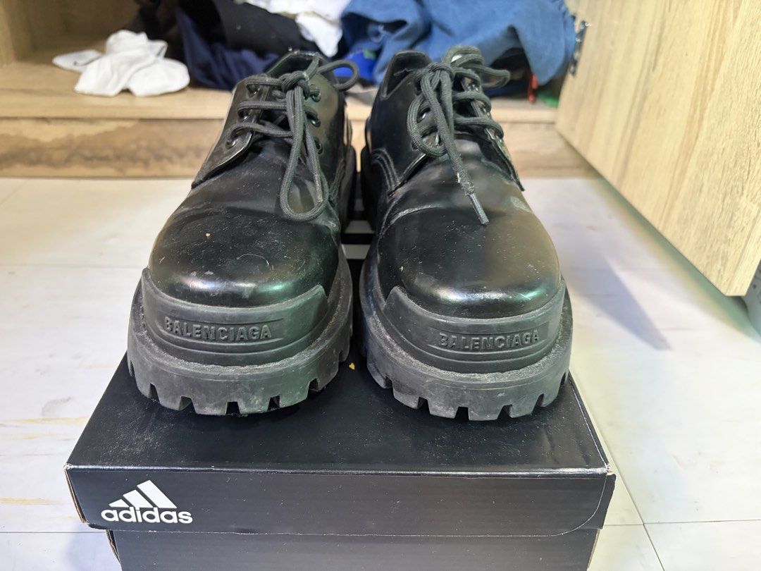 balenciaga derbies (Category: Dress Shoes) located in Davao. Submitted by atlantajeans (Listing ID 1468770865, Image 2). Description: +200 sf Rfs: Decluttering Off/legit not really sure has some cracks on the leather but overall still usable .