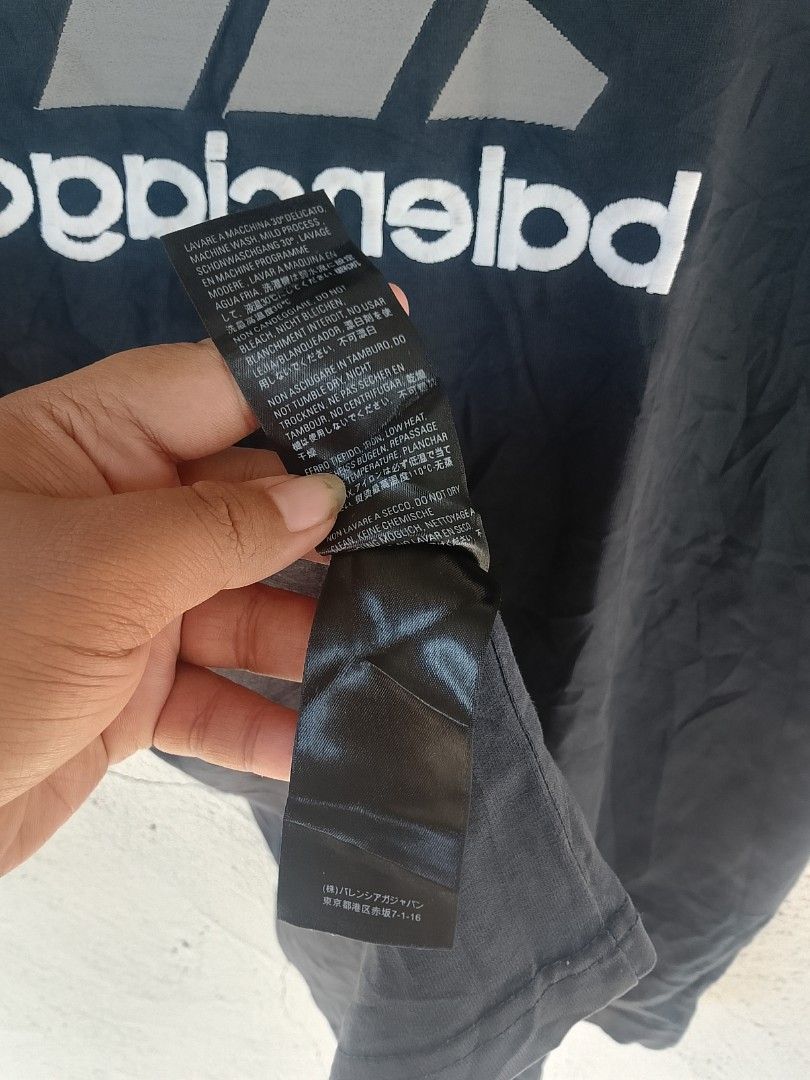 Balenciaga x Adidas Oversized T-Shirt (Category: Tshirts & Polo Shirts ) located in Surigao. Submitted by luffytrift (Listing ID 1468802491, Image 3). Description: Balenciaga x Adidas Oversized T-Shirt Size: Small Dimension: L27 x W22 Good Condition Color rate: 8.5 Issue: Minimal fading & Slight loose neck.