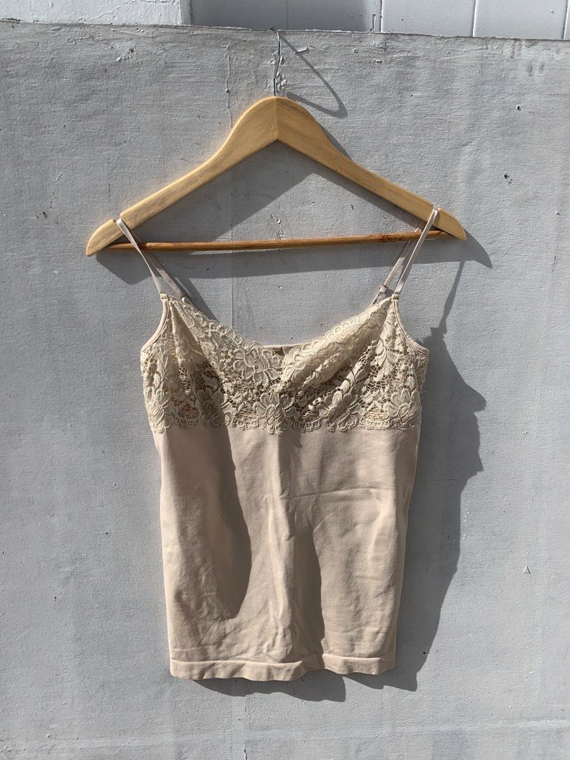 banana republic lace camisole (Category: Sleeveless) located in Muntinlupa City. Submitted by pink.poppies (Listing ID 1468767486, Image 1). Description: .