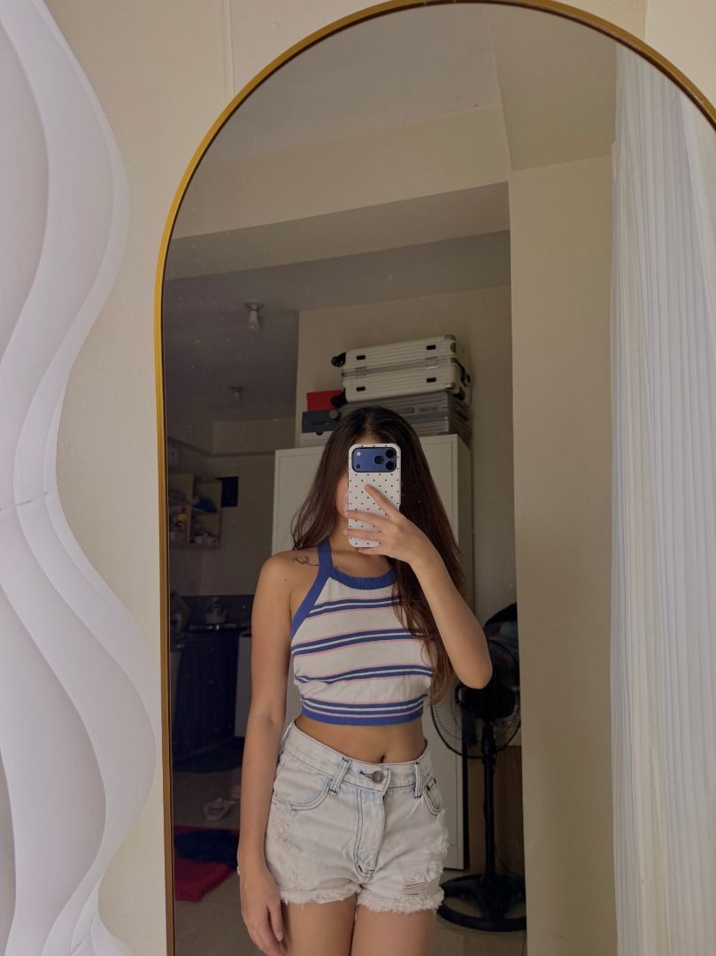 Bandana Top (Category: Others Tops) located in Mandaluyong City. Submitted by prelovedbyrinoa_ (Listing ID 1468854999, Image 2). Description: Preloved — wear once ♡ Size: XS ♡ Location: Mandaluyong City ♡ Lalamove / Grab Express available.