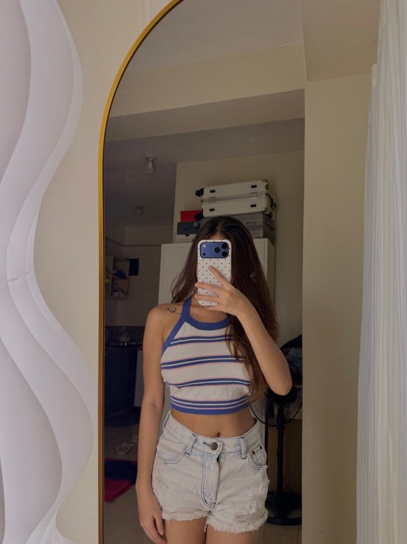 Bandana Top (Category: Others Tops) located in Mandaluyong City. Submitted by prelovedbyrinoa_ (Listing ID 1468854999, Image 1). Description: Preloved — wear once ♡ Size: XS ♡ Location: Mandaluyong City ♡ Lalamove / Grab Express available.