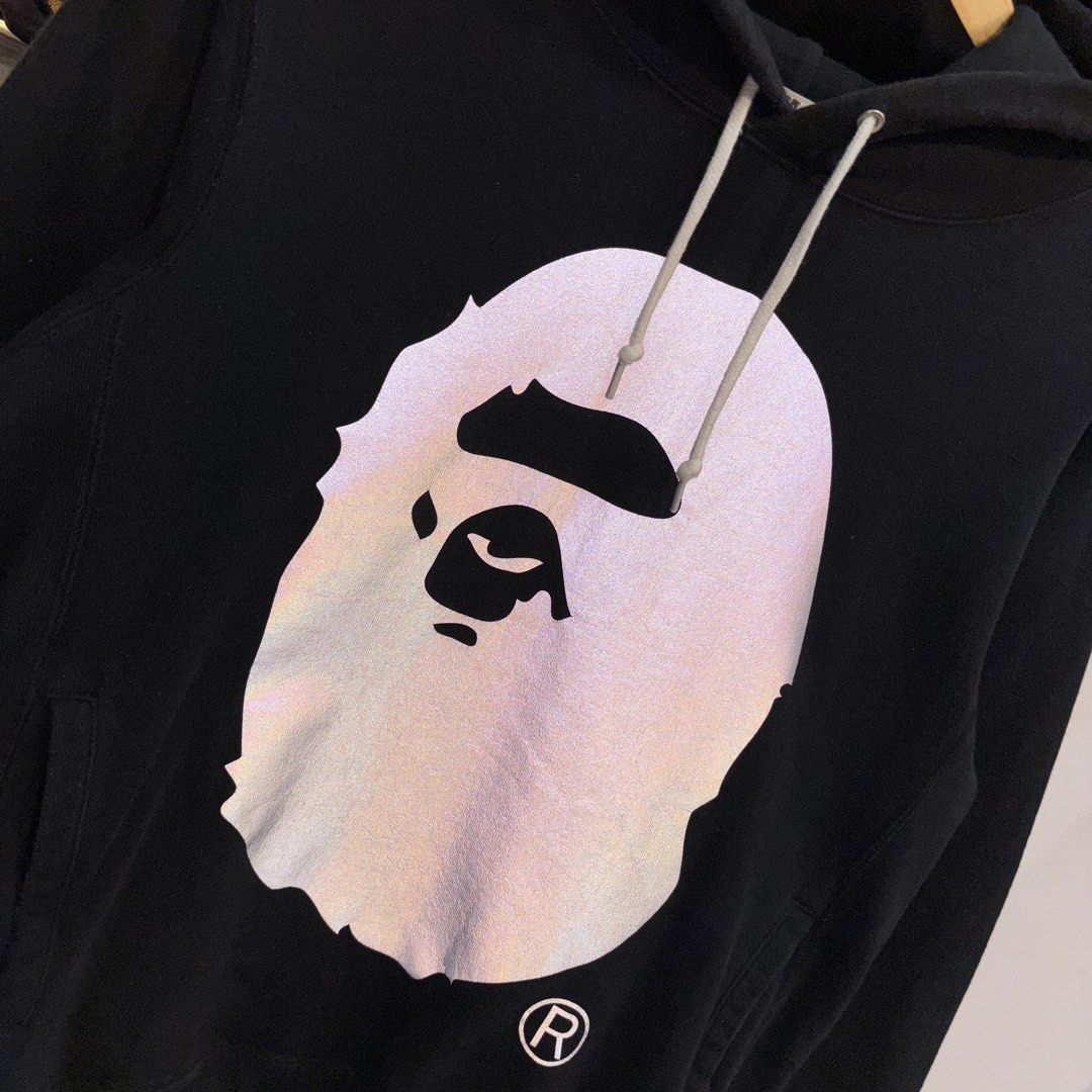 Bape Big Head Reflective (Category: Activewear) located in Rizal. Submitted by doyskie.star (Listing ID 1468735635, Image 2). Description: Bape big head reflective mirror 20.5 x 24 Complete tags Authentic.