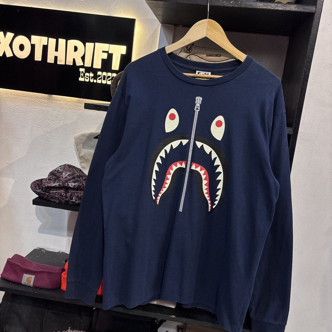 Bape Shark Glow in the dark (Category: Activewear) located in Rizal. Submitted by doyskie.star (Listing ID 1468737105, Image 2). Description: BapeShark Glow in the dark 21 x 29 Complete tags Need wash.