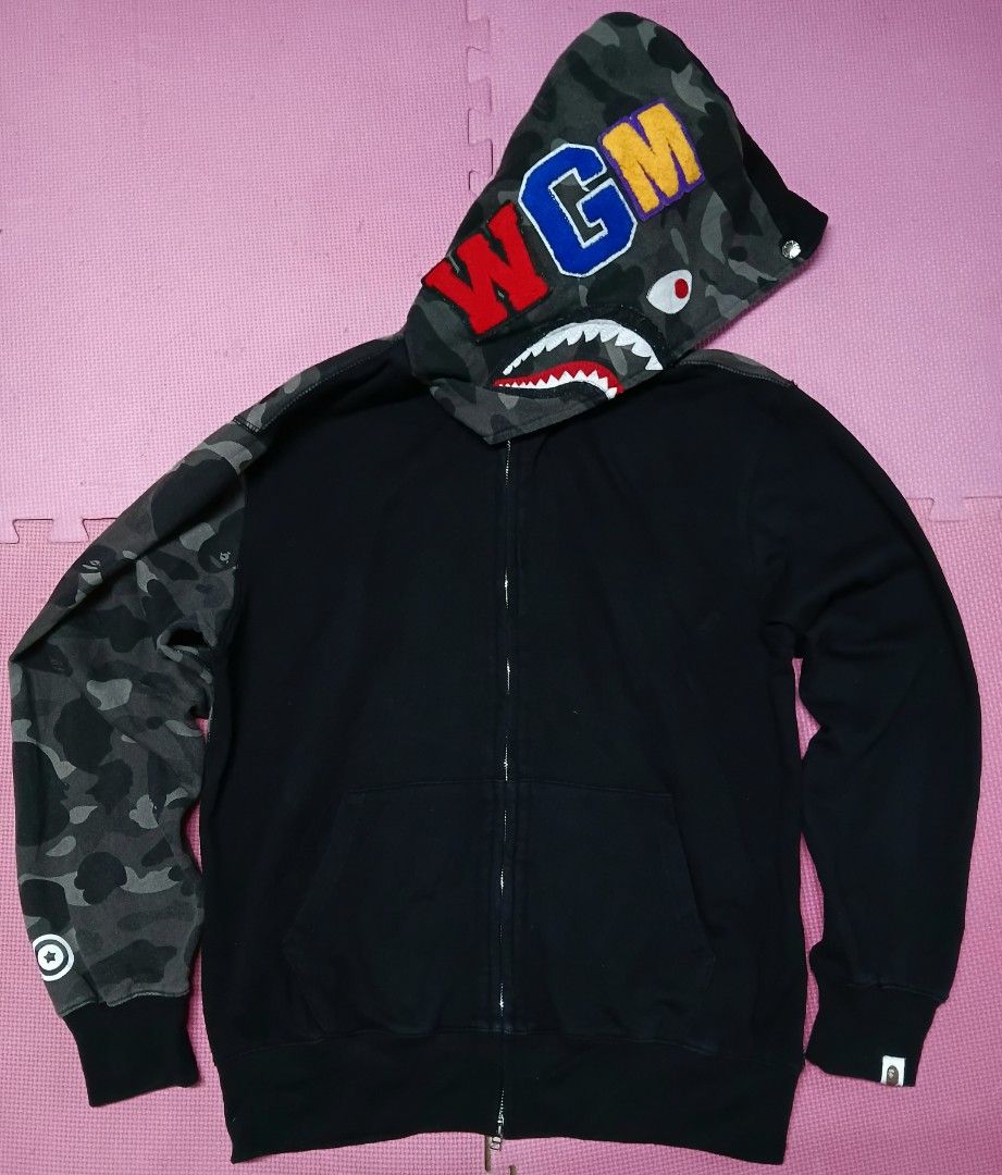 BAPESHARK HOODIE (Category: Hoodies) located in Manila. Submitted by 6ram9 (Listing ID 1468848279, Image 3). Description: no issue Excellent Condition 22x26 dimes.