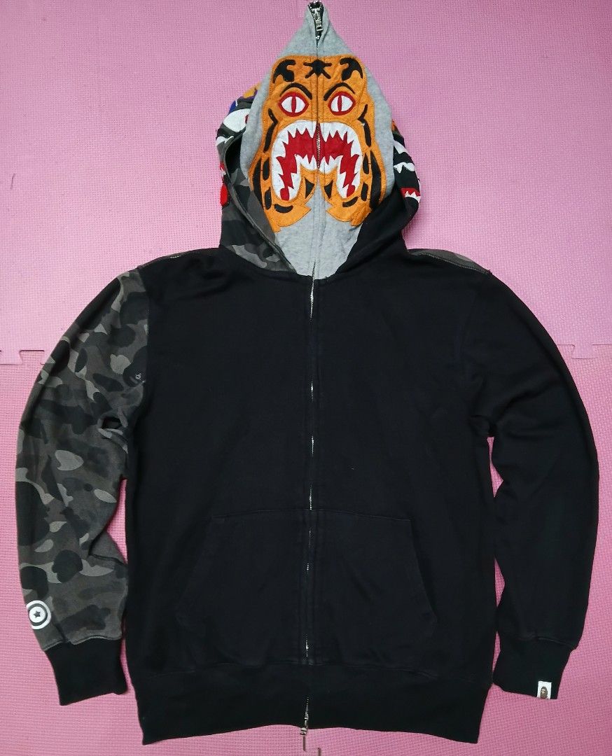 BAPESHARK HOODIE (Category: Hoodies) located in Manila. Submitted by 6ram9 (Listing ID 1468848279, Image 2). Description: no issue Excellent Condition 22x26 dimes.