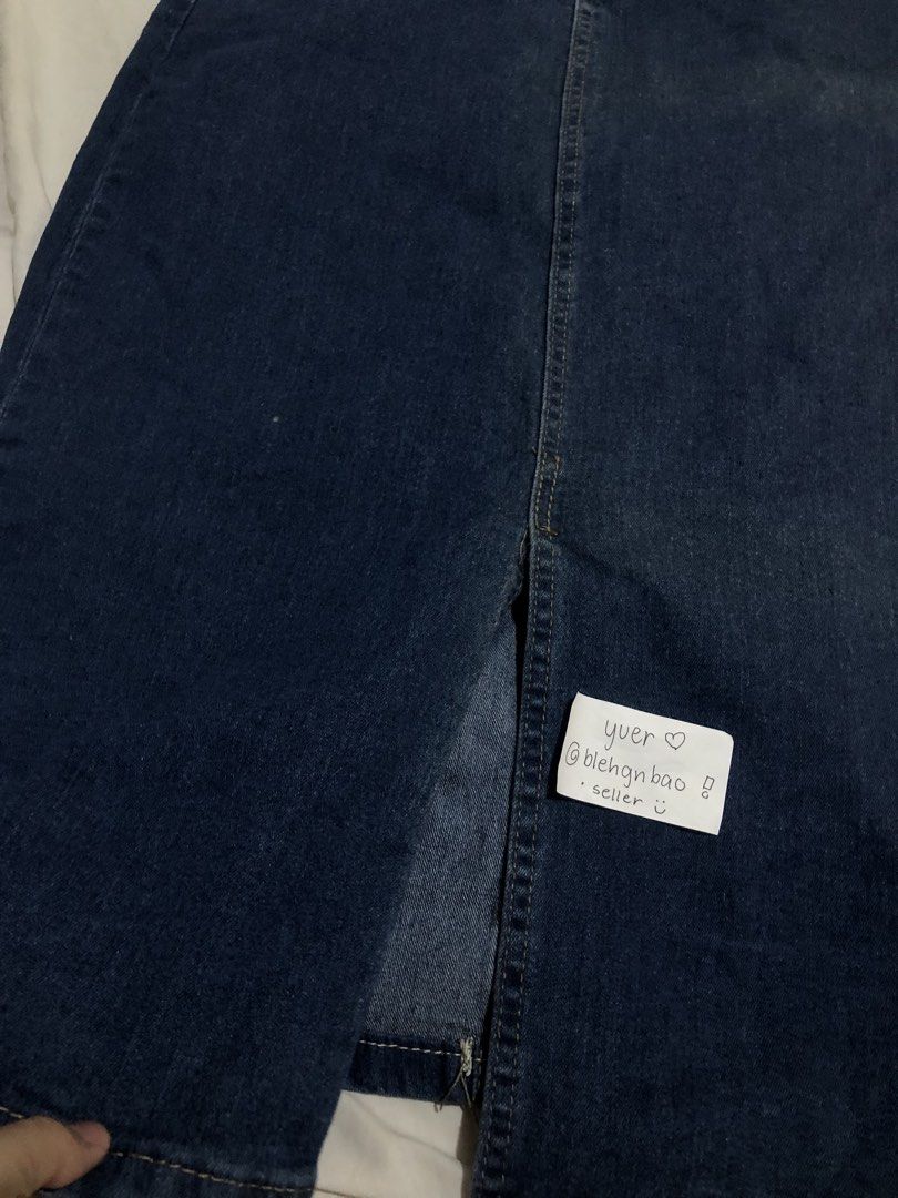 basic chic dark wash denim midi skirt with front slit (Category: Skirts) located in Manila. Submitted by blehgnbao (Listing ID 1468785248, Image 3). Description: 🤍 from cavite area •only used once, kept in storage • midi length, high waist •unbranded sf is strictly covered by buyer :) lalamove and gcash payment only. dm for more details 🪷.