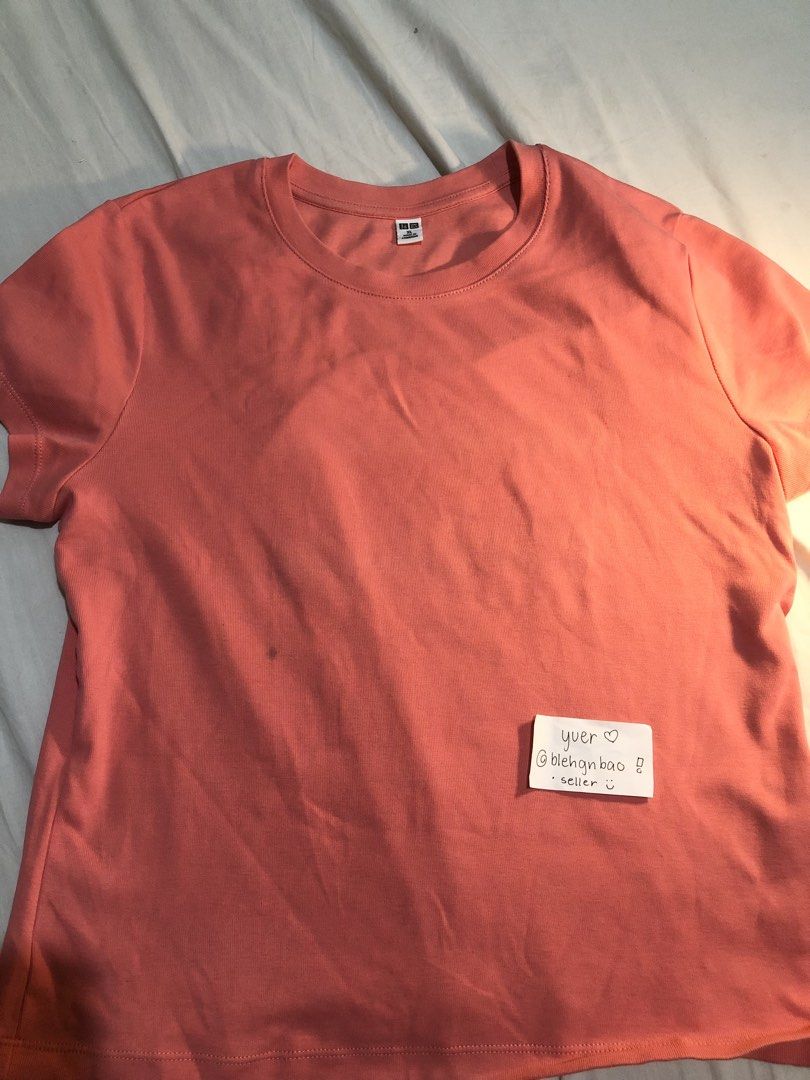 basic uniqlo pink tee xl (Category: Shirts) located in Manila. Submitted by blehgnbao (Listing ID 1468786249, Image 1). Description: 🤍 from cavite area •xl, peach pink • 100% cotton •pre-owned, with a small dark stain on the lower front area (please check pictures closely before buying) • auth uniqlo piece sf is strictly covered by buyer :) lalamove and gcash payment only. dm for more details 🪷.