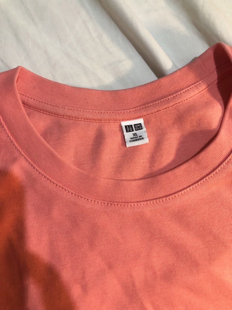 basic uniqlo pink tee xl (Category: Shirts) located in Manila. Submitted by blehgnbao (Listing ID 1468786249, Image 2). Description: 🤍 from cavite area •xl, peach pink • 100% cotton •pre-owned, with a small dark stain on the lower front area (please check pictures closely before buying) • auth uniqlo piece sf is strictly covered by buyer :) lalamove and gcash payment only. dm for more details 🪷.