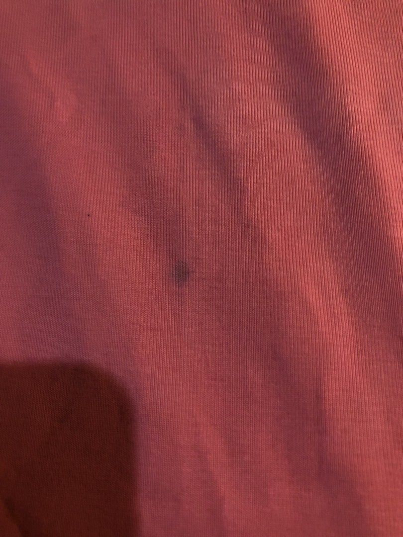basic uniqlo pink tee xl (Category: Shirts) located in Manila. Submitted by blehgnbao (Listing ID 1468786249, Image 3). Description: 🤍 from cavite area •xl, peach pink • 100% cotton •pre-owned, with a small dark stain on the lower front area (please check pictures closely before buying) • auth uniqlo piece sf is strictly covered by buyer :) lalamove and gcash payment only. dm for more details 🪷.
