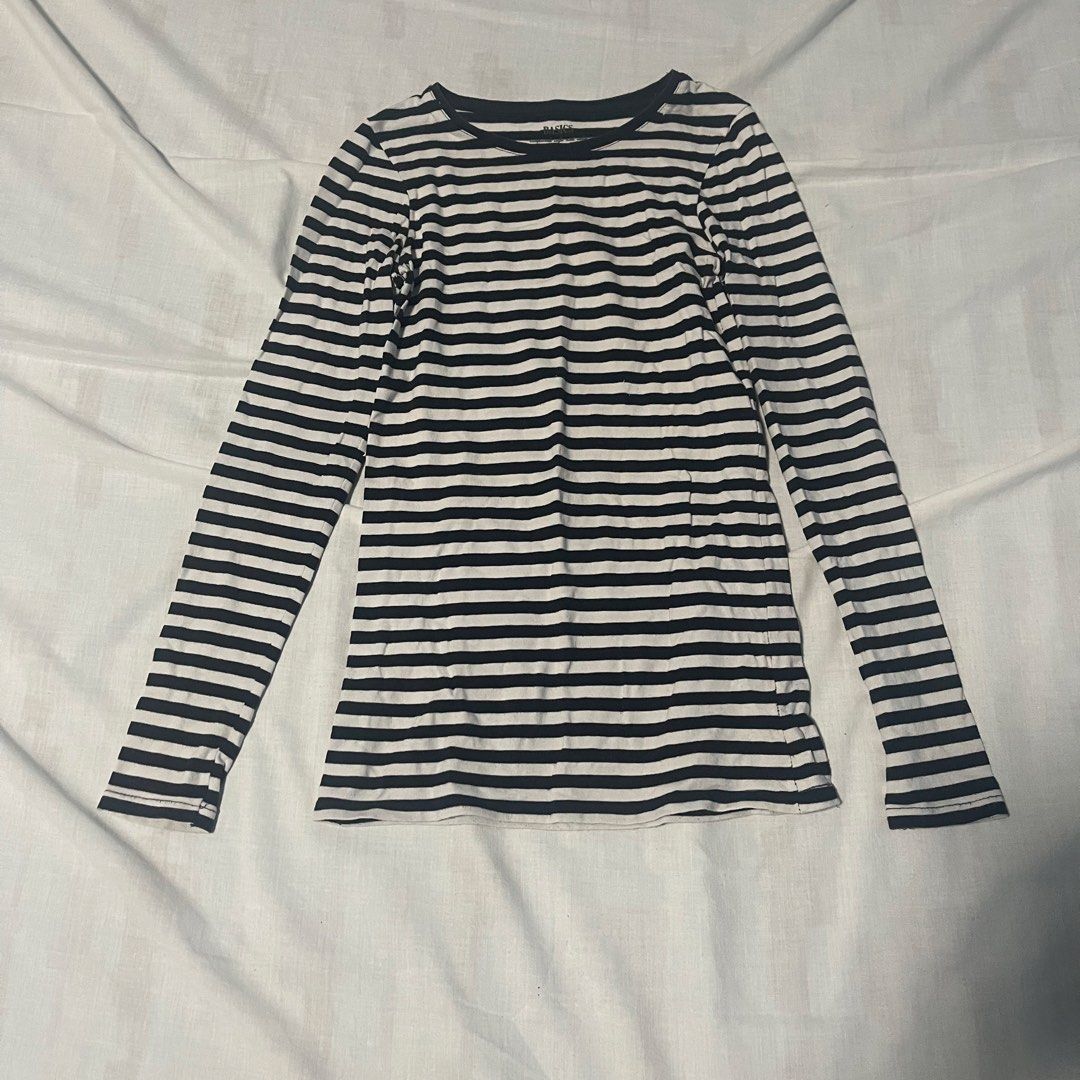 BASICS Black and White Striped Long Sleeve Top (Category: Longsleeves) located in San Ildefonso. Submitted by rgdeclutters (Listing ID 1468747289, Image 3). Description: L - 23" W - 13".